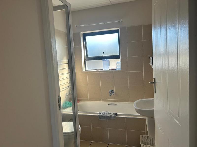 To Let 2 Bedroom Property for Rent in Lansdowne Western Cape